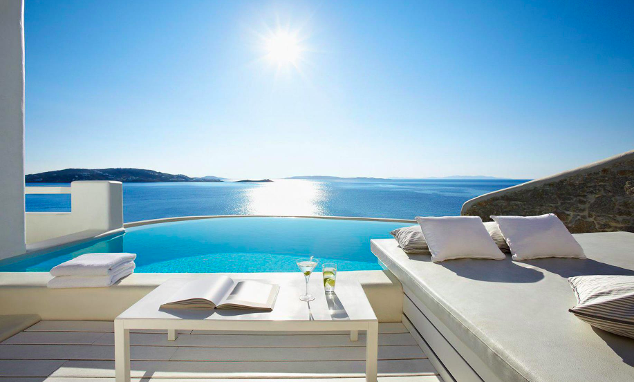 Στο αναπτυξιακό τρία ξενοδοχεία σε Μύκονο Γύθειο και στην Καστό της Λευκάδας